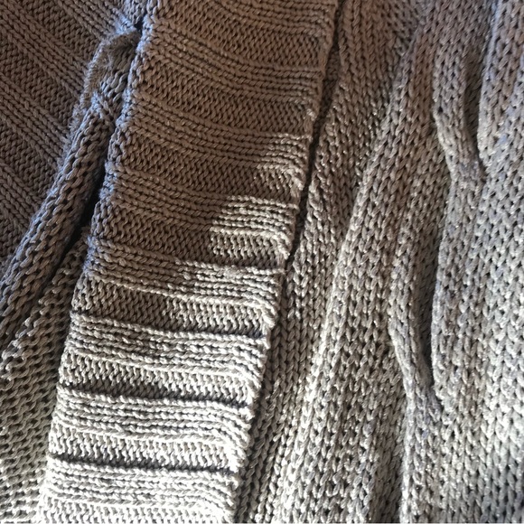 Beautiful knit crop cardigan for Fall with front ornamental pin. - Picture 4 of 5